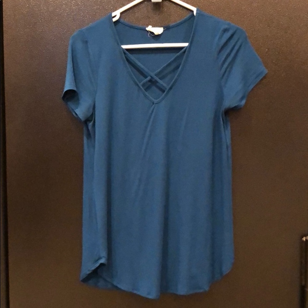 Emory Park criss cross front tee